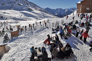 Фото Валь Торанс, Менюир. Время горнолыжного обеда на Plan Bouchet (2350 м)