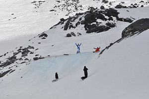 Фото Валь Торанс, Менюир. Фрирайдеры на синем льду ледника