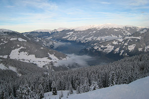 Фото Майрхофен. Вид на долину Циллерталь (Zillertal) в сторону Иннсбрука
